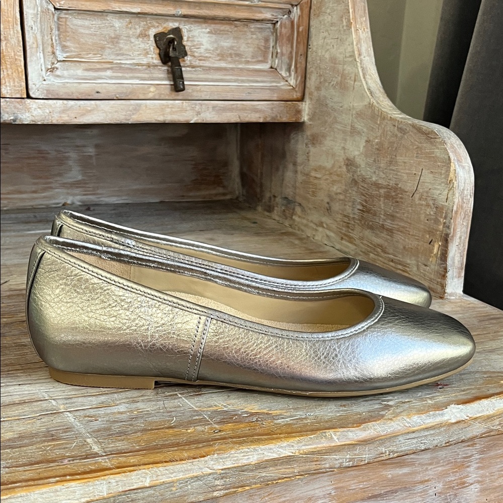 🤍 NWT Vionic Orinda Pewter Grey Silver Metallic Flats Size 6W WIDE